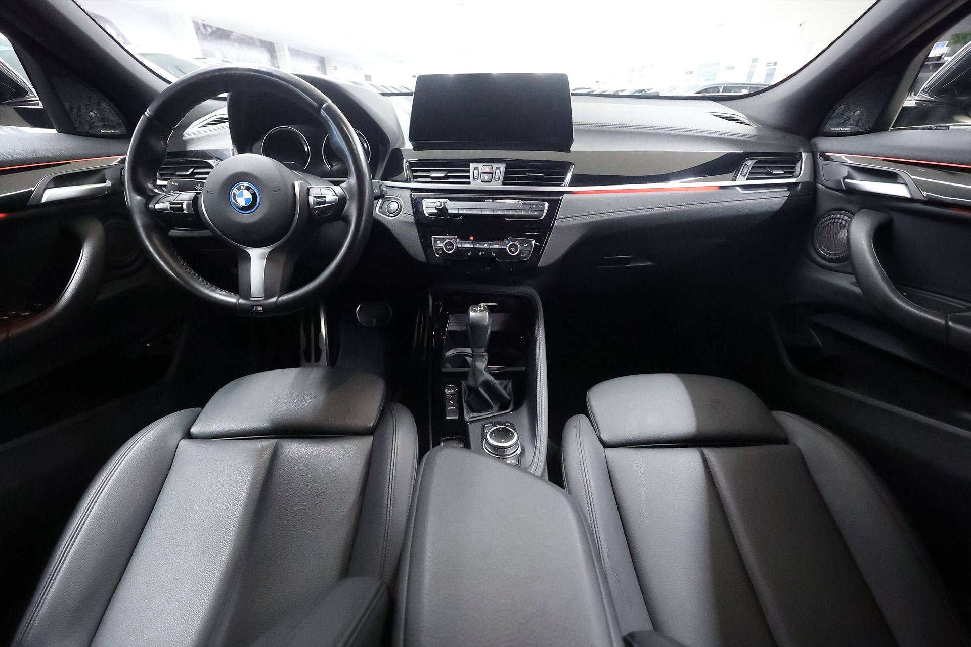 BMW X2 xDrive25e 220hk M Sport Shadow HUD H/K Skinn