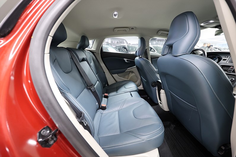 Volvo V40 D3 150hk Aut Summum Teknik Pkt Skinn Värmare