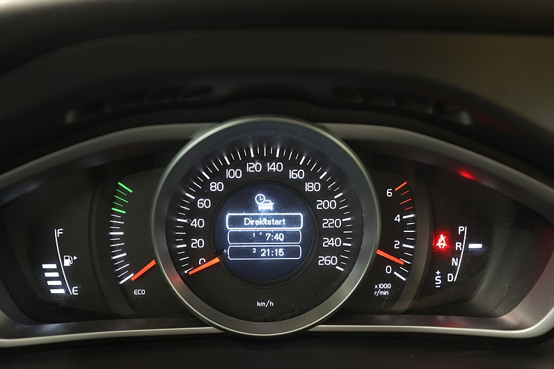 Volvo V40 D2 120hk *Hjulkampanj!* Kinetic Värmare PDC Farth