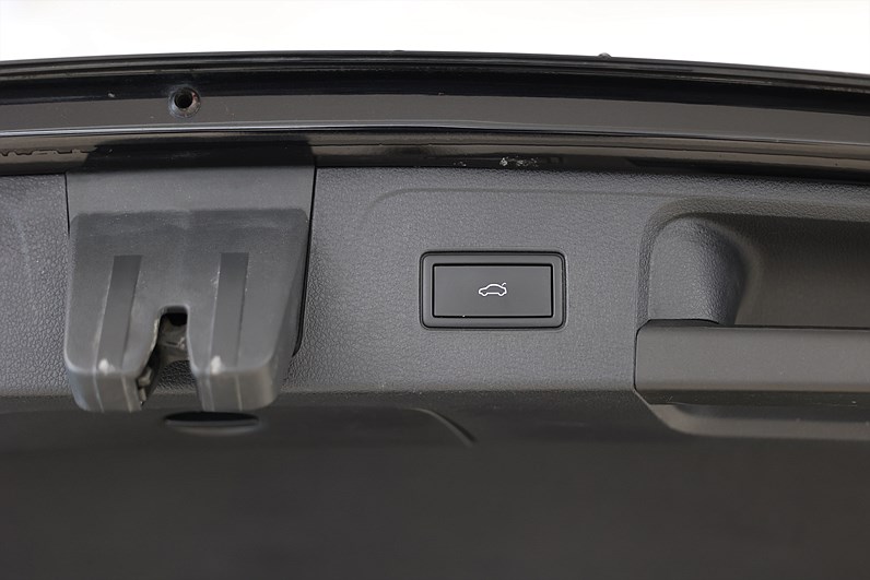 Volkswagen Passat GTE IQ Cockpit B-kamera Drag Värmare MOMS