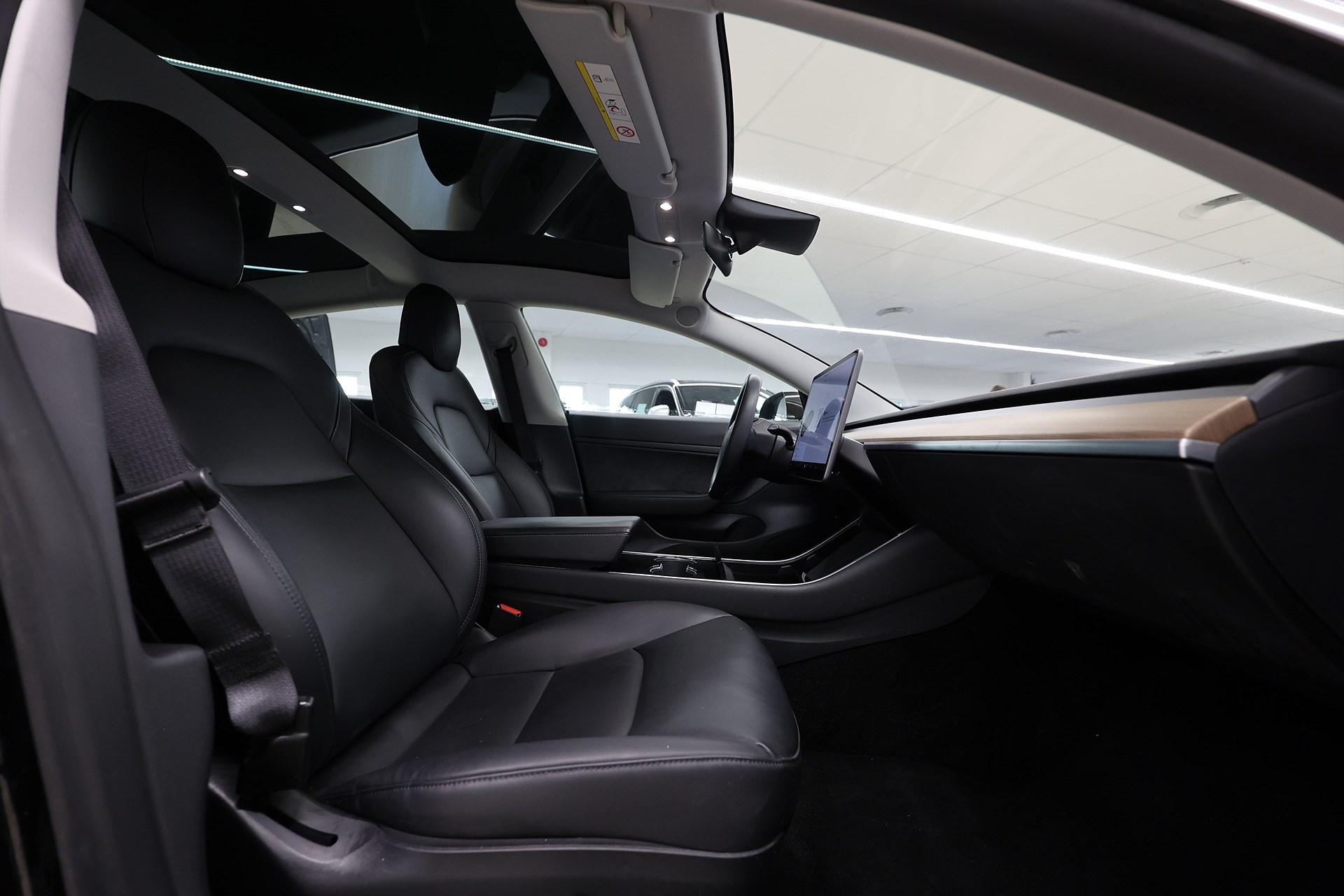 Tesla Model 3 Standard Range Plus 258hk AP Pano Skinn MOMS
