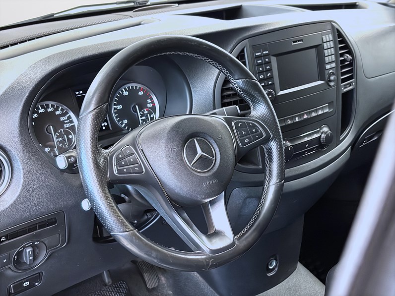 Mercedes-Benz Vito 119 190hk Helg på Moberg! Tempatic B-Kamera Navi Drag PDC