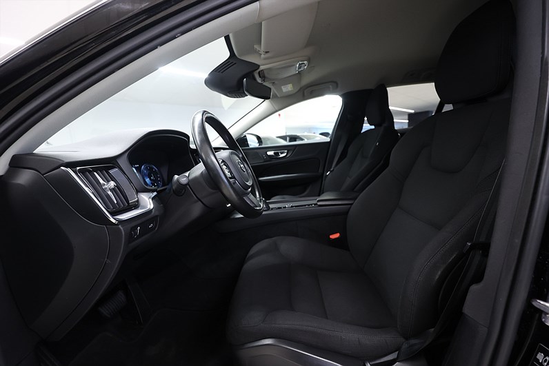 Volvo V60 B4 Cross Country 197hk *Hjulkampanj!* Momentum H/K