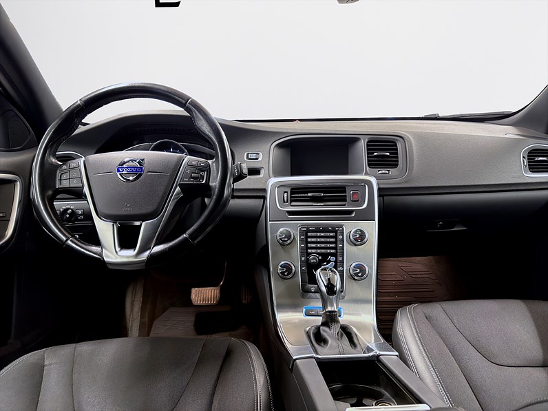 Volvo V60 D5 Twin Engine AWD 231hk Classic Momentum Drag Navi