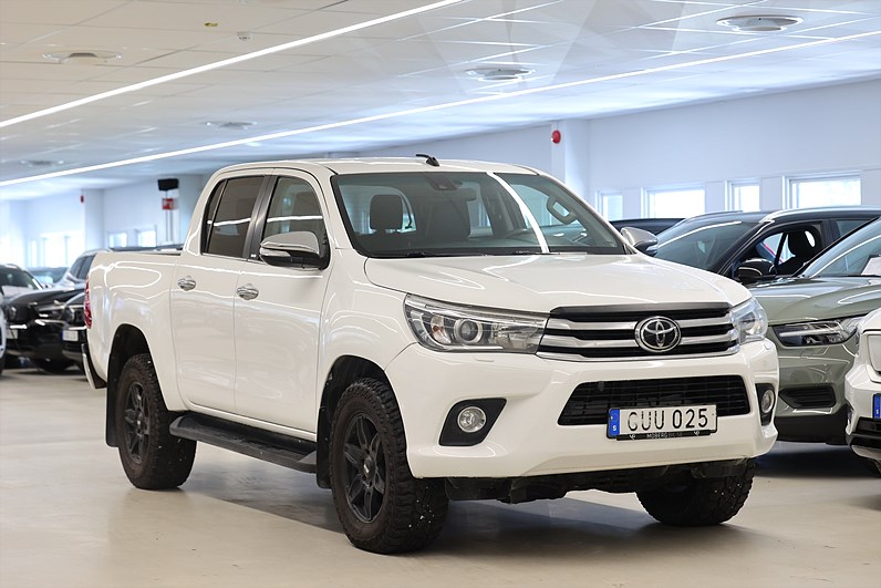 Toyota Hilux 2.4 AWD 150hk Drag B-kamera Värmare Skinn MOMS