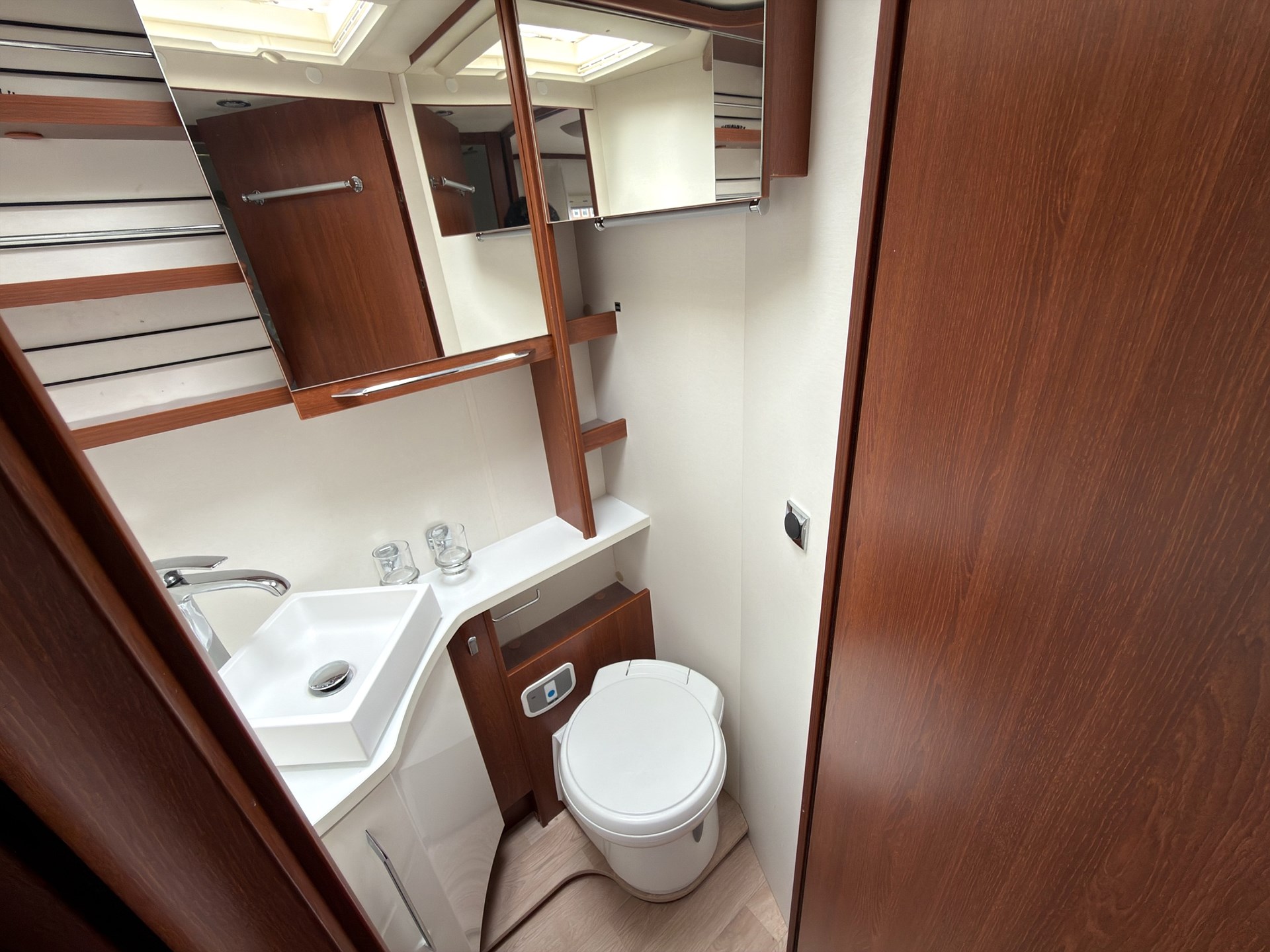 Rapido 8096DF 2.3 177hk Premium Edition ALDE Markis
