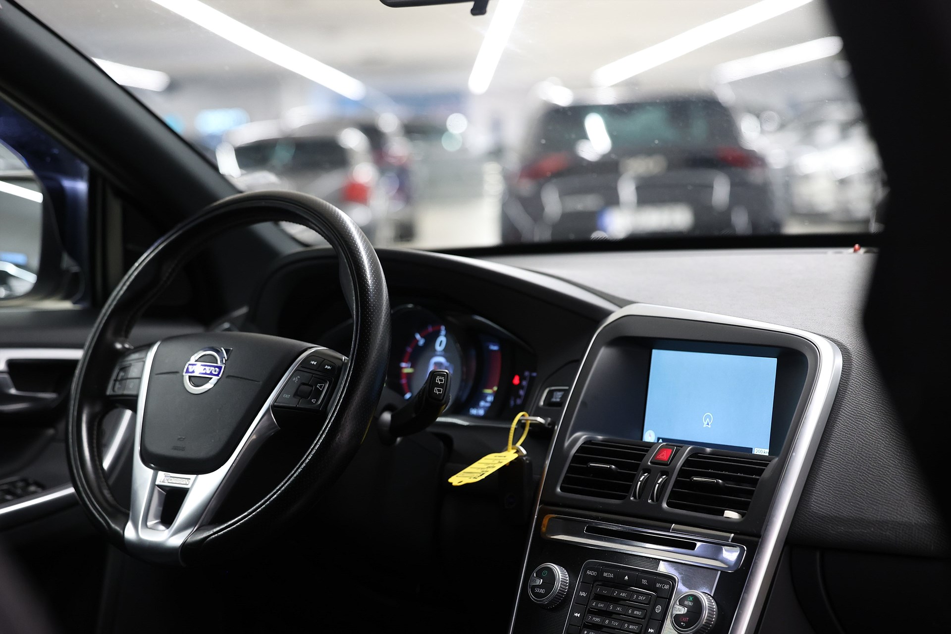 Volvo XC60 D4 190hk *Hjulkampanj!* R-Design Navi PDC Drag Värmare Drag