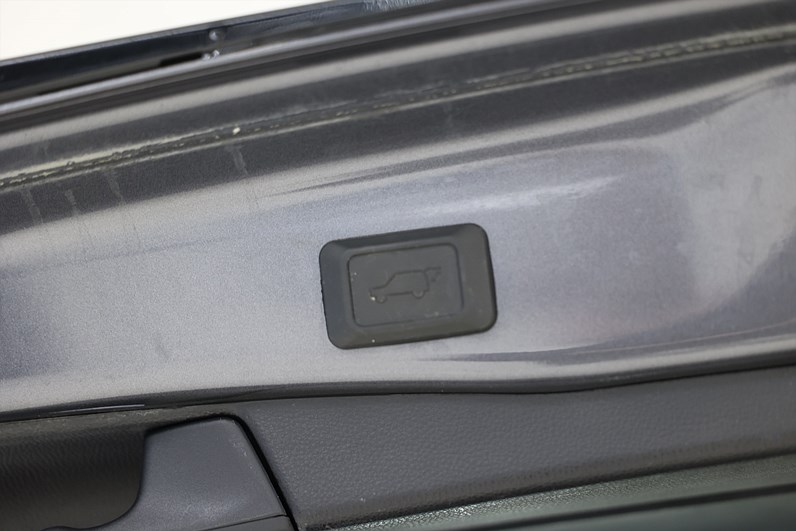 Toyota RAV4 Plug-in Hybrid 306hk Active Drag B-kamera