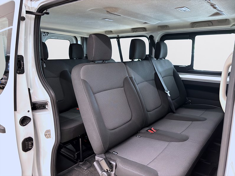 Renault Trafic Passenger 2.0 dCi 150hk Helg på Moberg! 9-Sits Grand Kombi B-Kamera