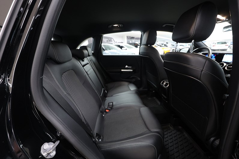 Mercedes-Benz B 180 136hk *Hjulkampanj!* Drag B-kamera Navi