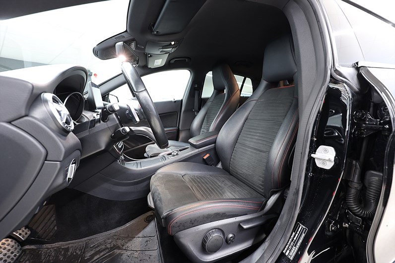 Mercedes-Benz CLA 220 D 177hk AMG Sport B-Kamera Carplay