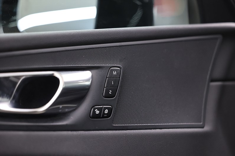 Volvo XC60 Recharge T6 AWD 340hk *Hjulkampanj!* Inscription Läder