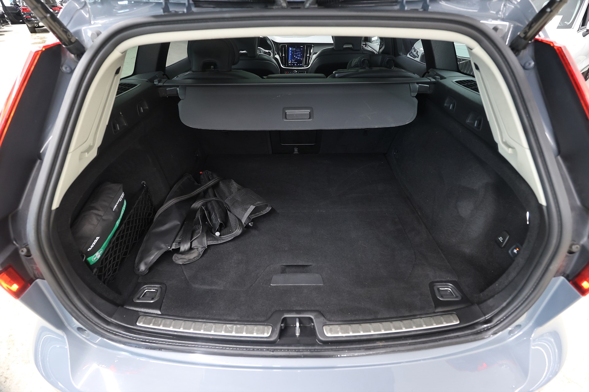 Volvo V60 B3 163hk Inscription H/K HUD Pano Massage 360 Drag