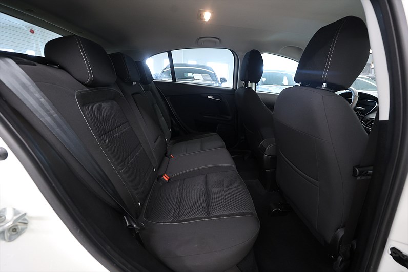 Fiat Tipo 1.4 FIRE T-JET 120hk PDC B-Kamera Årsskatt 1284kr