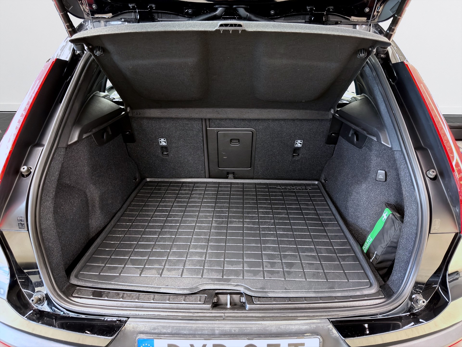 Volvo XC40 Recharge T4 211hk Core Bright B-Kamera Keyless Navi