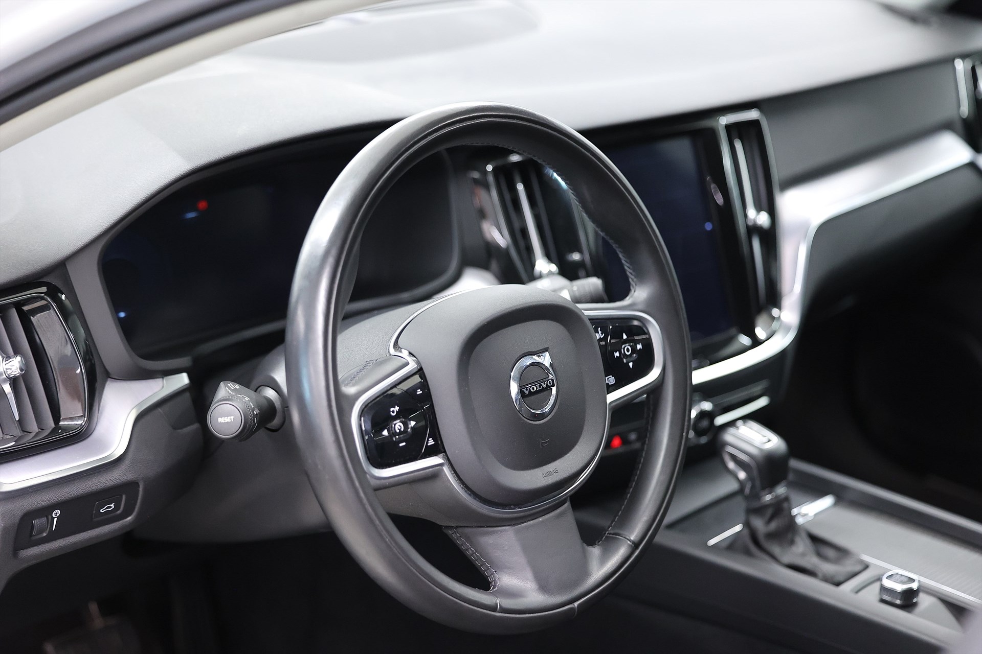 Volvo V60 Cross Country D4 AWD *Hjulkampanj!* Momentum Carplay