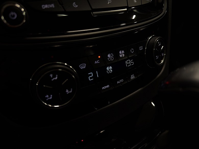 Peugeot 508 RXH 2.0 BlueHDi Aut HUD Pano Navi Kamera 2016, grå – bild 14 av 23, begagnad hos Niber i Järfälla