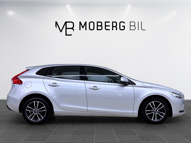 Volvo V40 D2 120hk Helg på Moberg! Business Advance Navi Värmare PDC