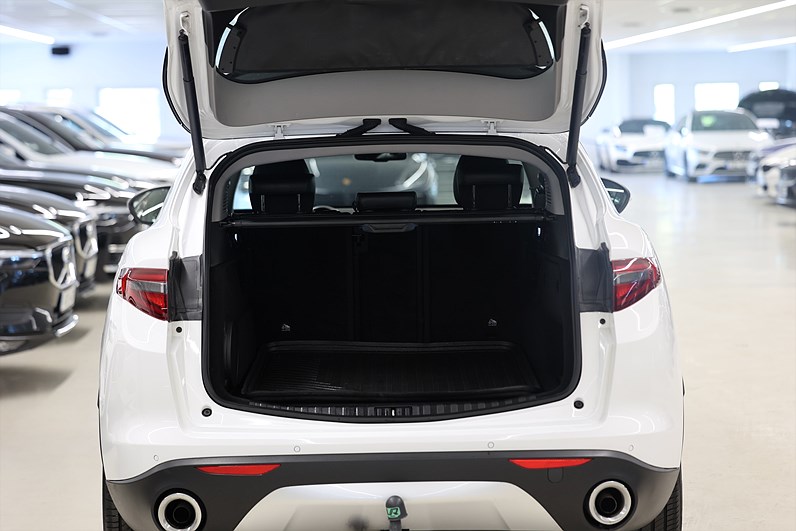 Alfa Romeo Stelvio 2.2 D 210hk AWD Super Keyless B-Kamera Drag