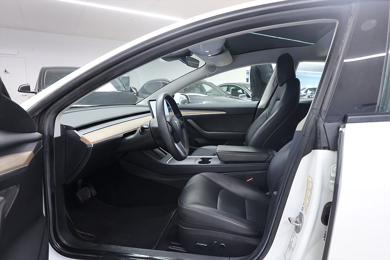 Tesla Model 3 Long Range AWD 440hk AP Pano Läder