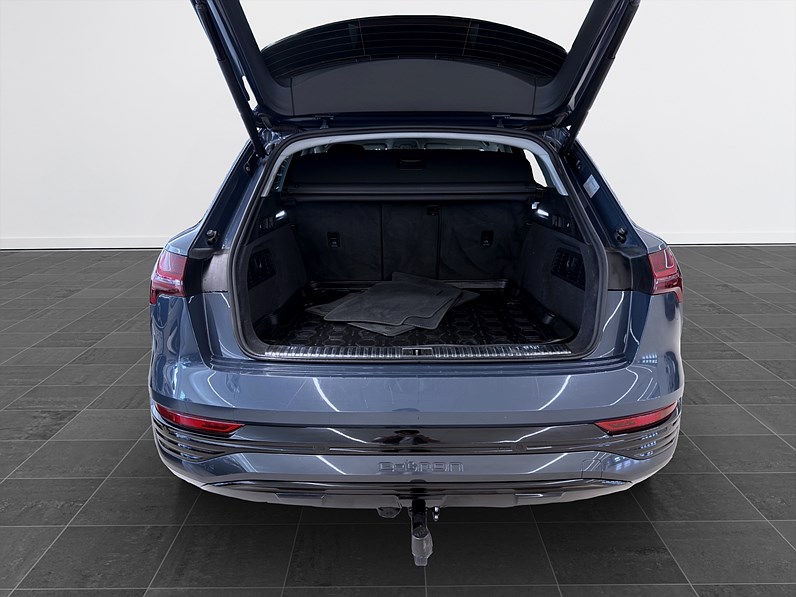Audi Q8 50 e-tron quattro 340hk Helg på Moberg! B&O B-Kamera Luftfjädring