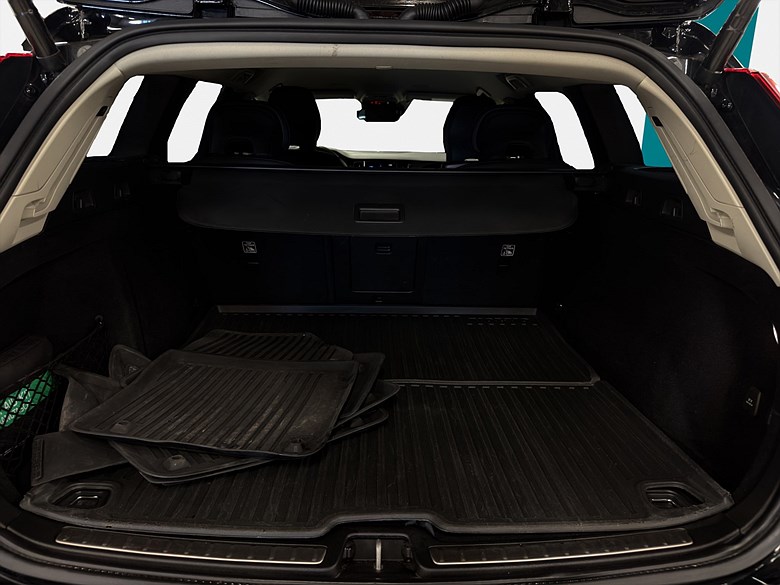 Volvo V60 II B4 Mom Adv Navi Pro Ed, 2 brukare, H/K, Läder 2022, svart – bild 20 av 22, begagnad hos Niber i Järfälla