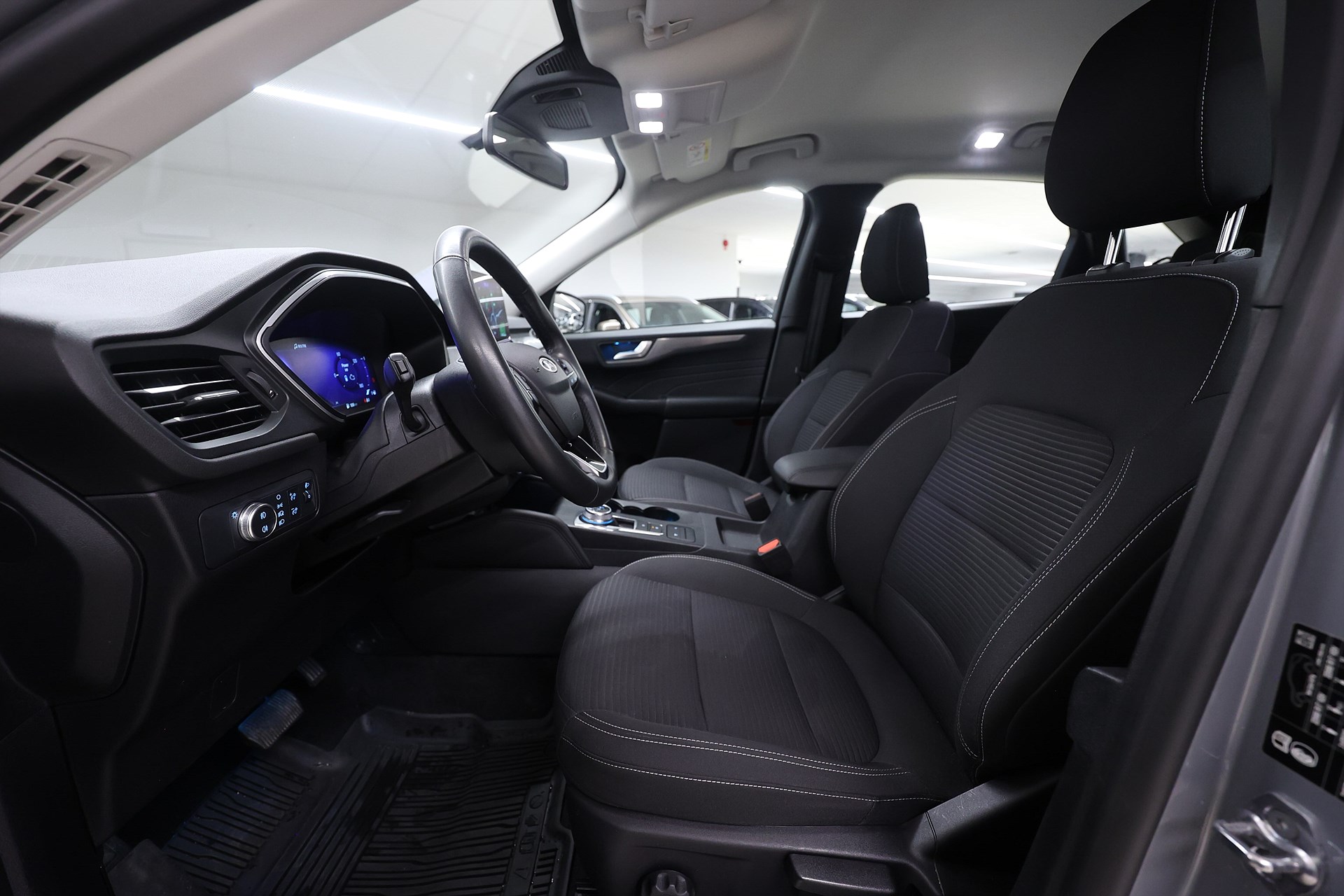 Ford Kuga Hybrid AWD 190hk *Hjulkampanj!* Sync 4 Navi B-kamera MOMS