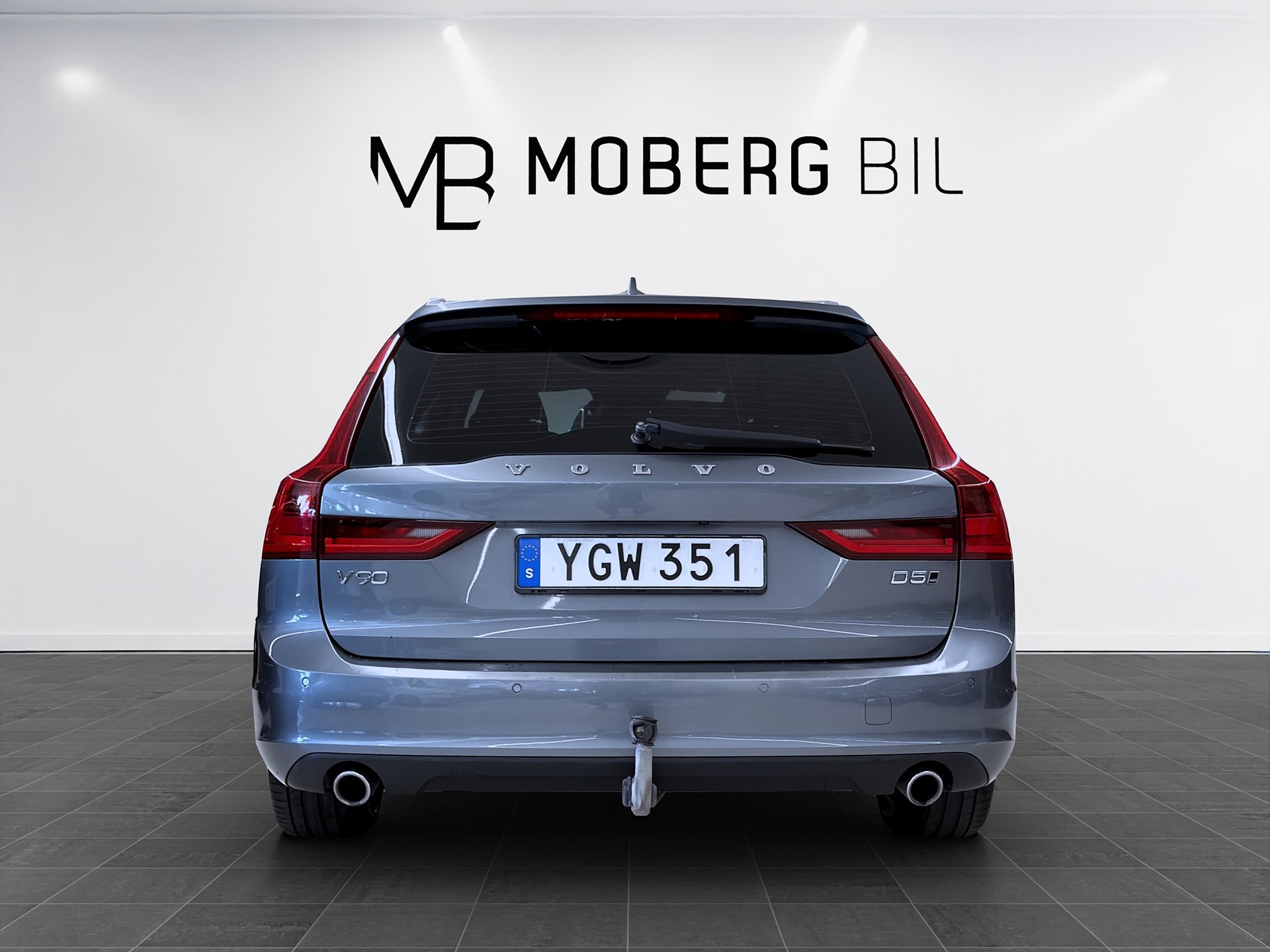 Volvo V90 D5 AWD Momentum Pano HUD Skinn Värmare Drag