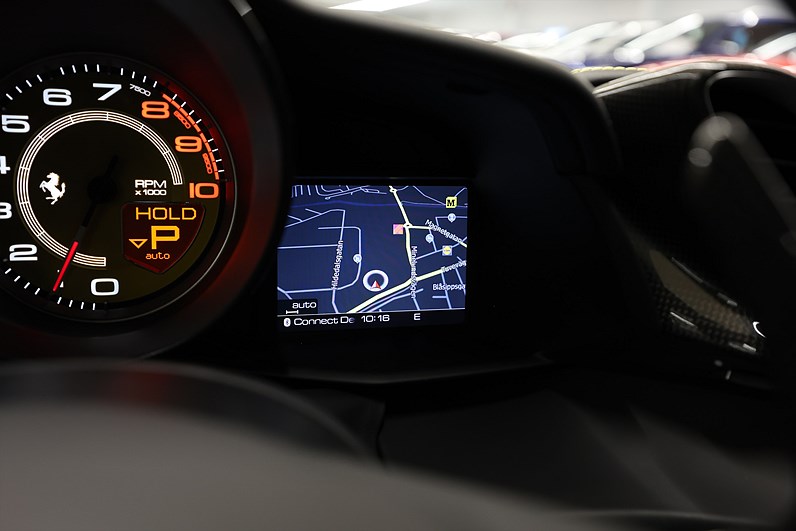 Ferrari 488 GTB 3.9 V8 670hk Kolfiber Giallo Svensksåld