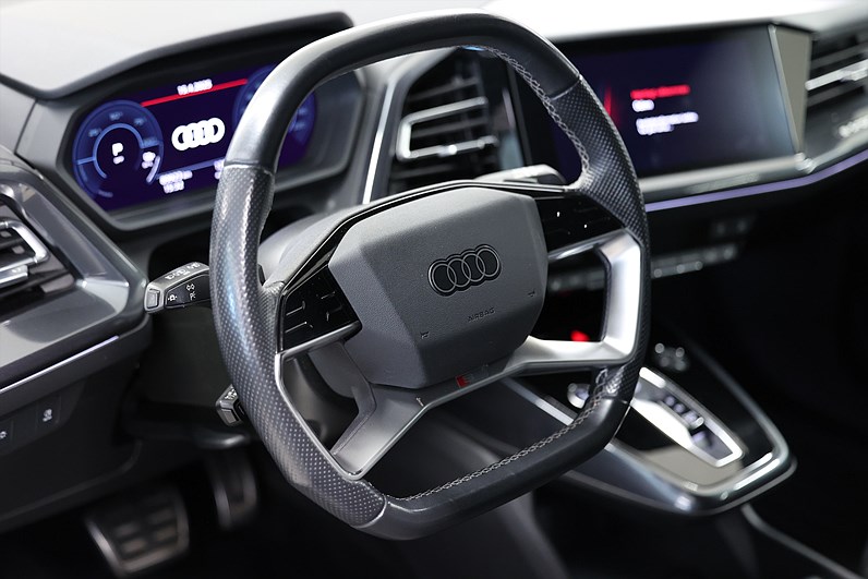Audi Q4 40 e-tron S Line B-kamera Drag Adapth Farth Cockpit 82kWh