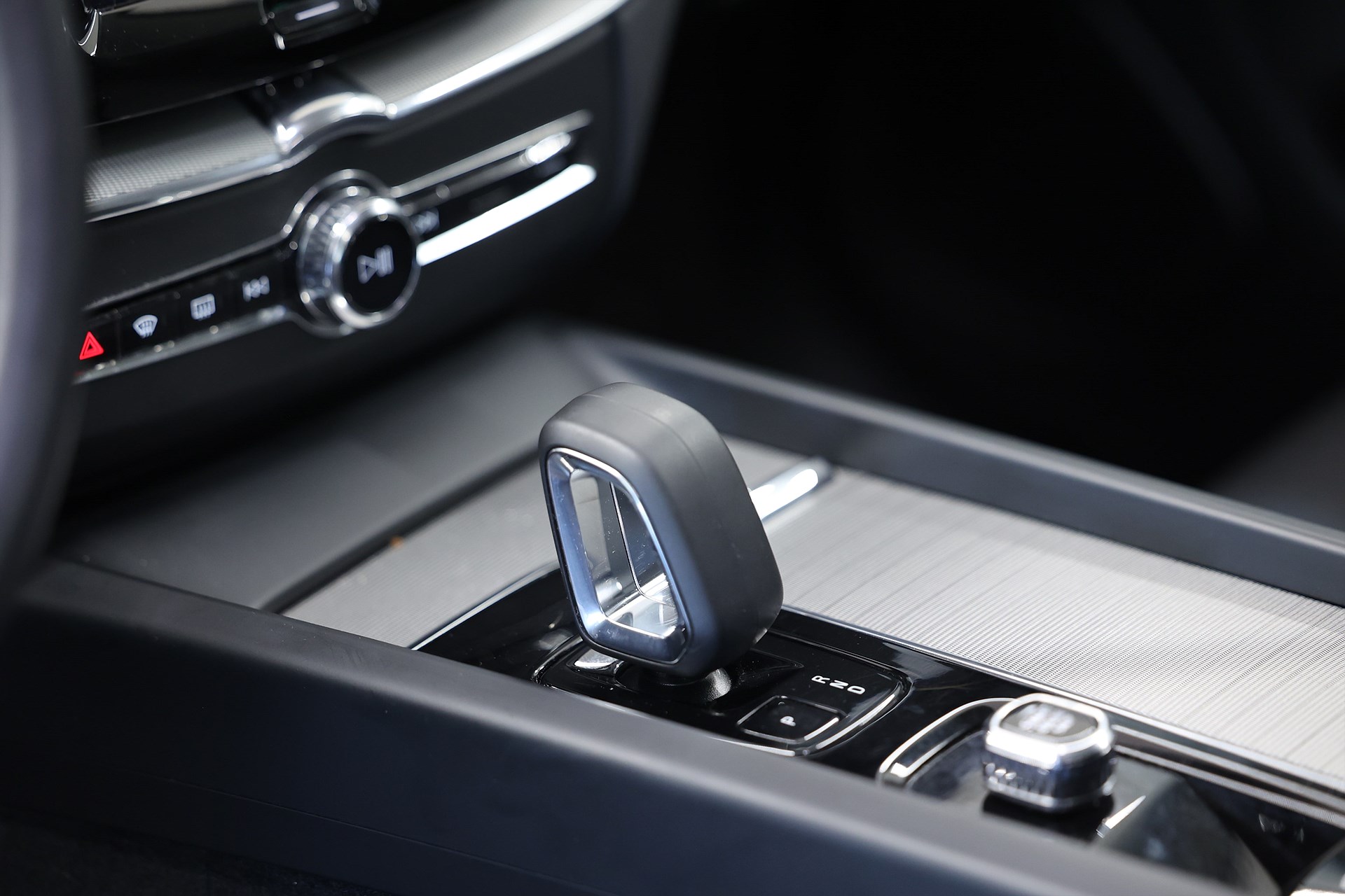 Volvo XC60 Recharge T6 AWD 350hk Plus Dark Pano Drag 360
