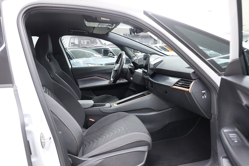 Cupra Born 204hk *Hjulkampanj!* Värmare B-kamera Navi Farth