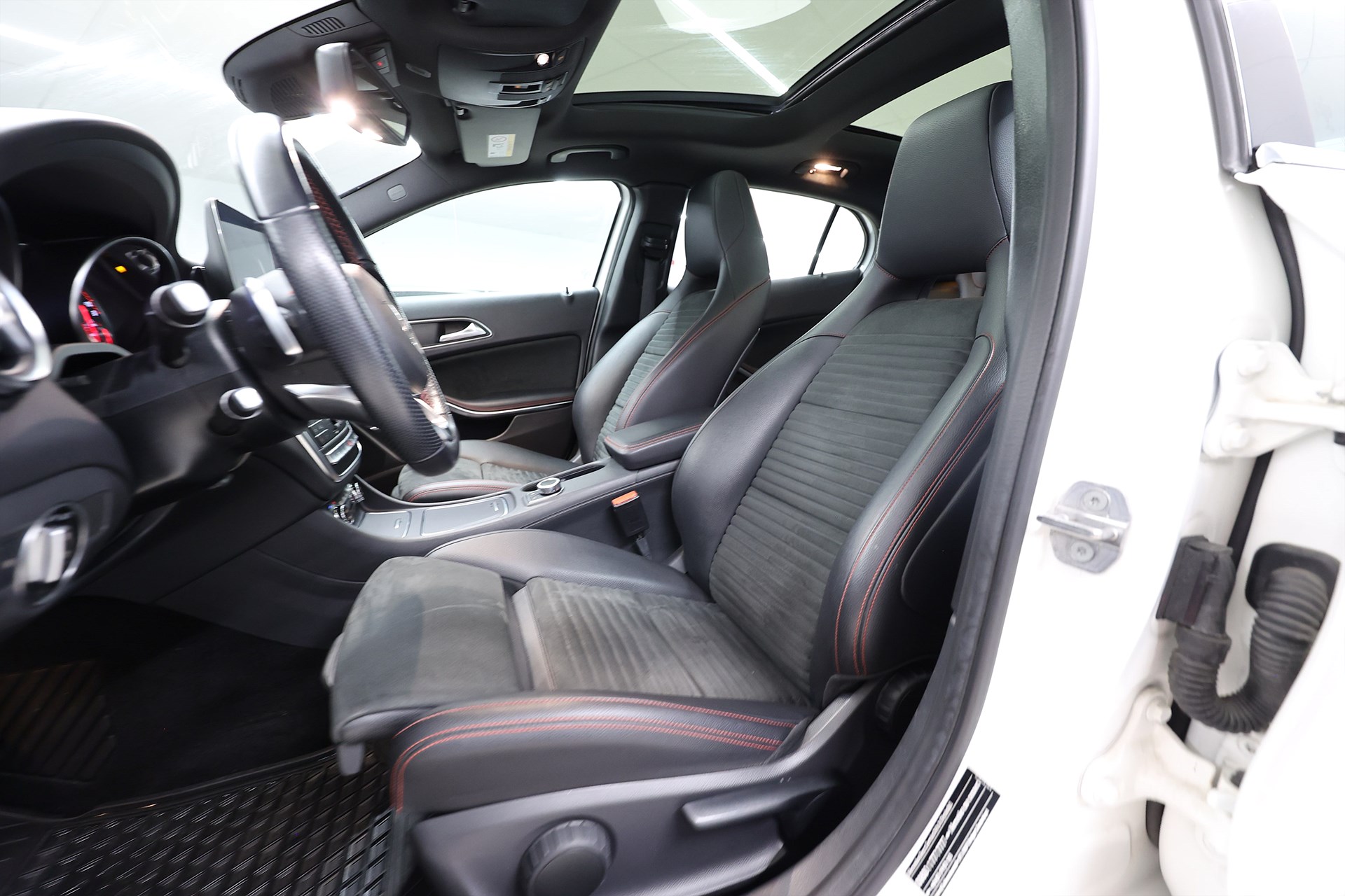 Mercedes-Benz GLA 250 4M AMG Line Pano B-kamera Navi