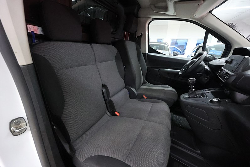 Peugeot Partner L1 1.5 4x4 130hk Värmare Drag PDC MOMS