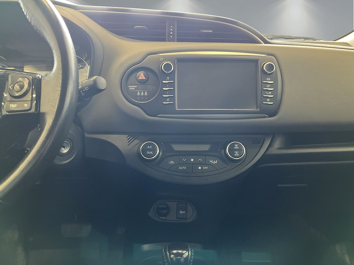 Toyota Yaris Hybrid e-CVT, 101hk, 2017