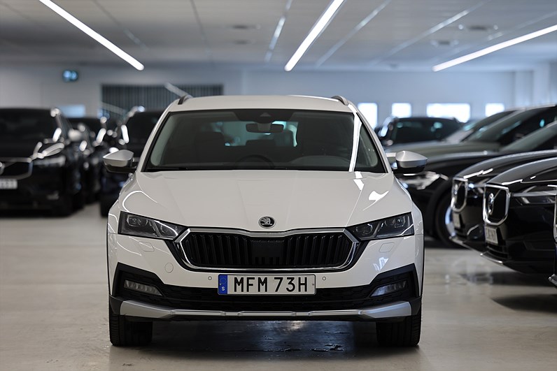 Skoda Octavia Scout Combi 4X4 150hk Comfort Drag B-kamera MOMS