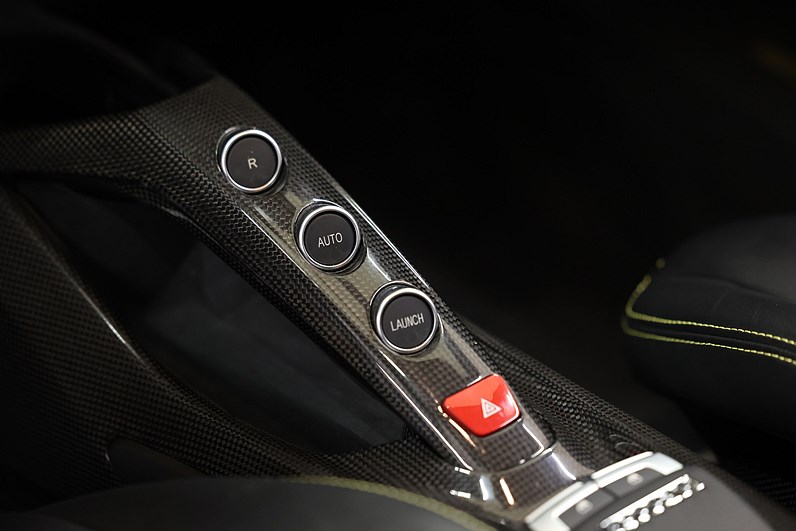 Ferrari 488 GTB 3.9 V8 670hk Kolfiber Giallo Svensksåld