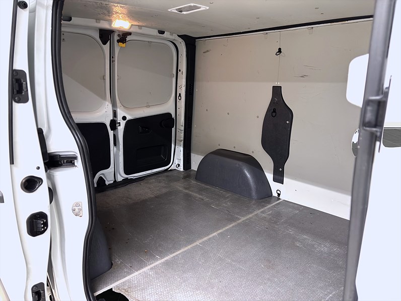 Renault Trafic 120hk Helg på Moberg! L2 Drag Värmare PDC