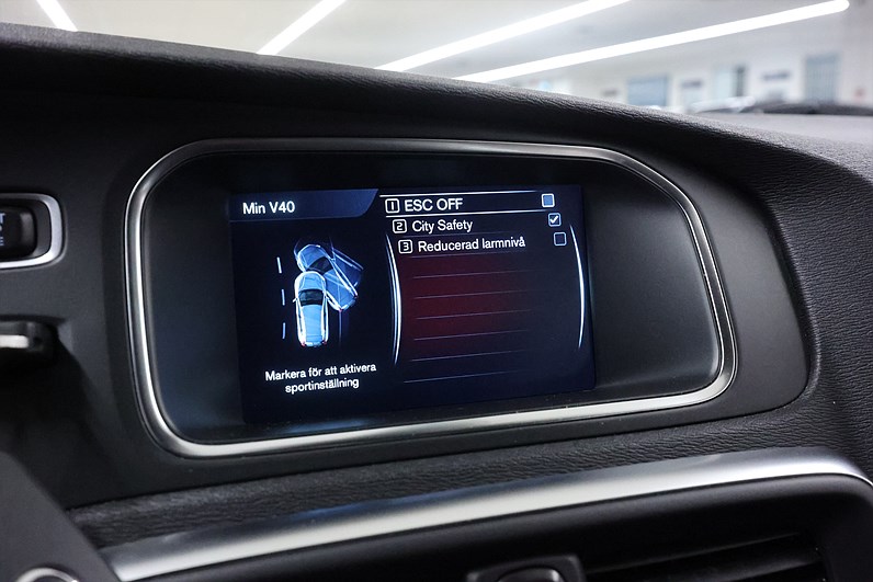Volvo V40 Cross Country D2 120hk Momentum Navi Bluethooth PDC