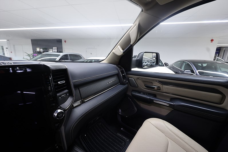 RAM 1500 Crew Cab 5.7 V8 HEMI 4x4 395hk Limited H/K Taklucka