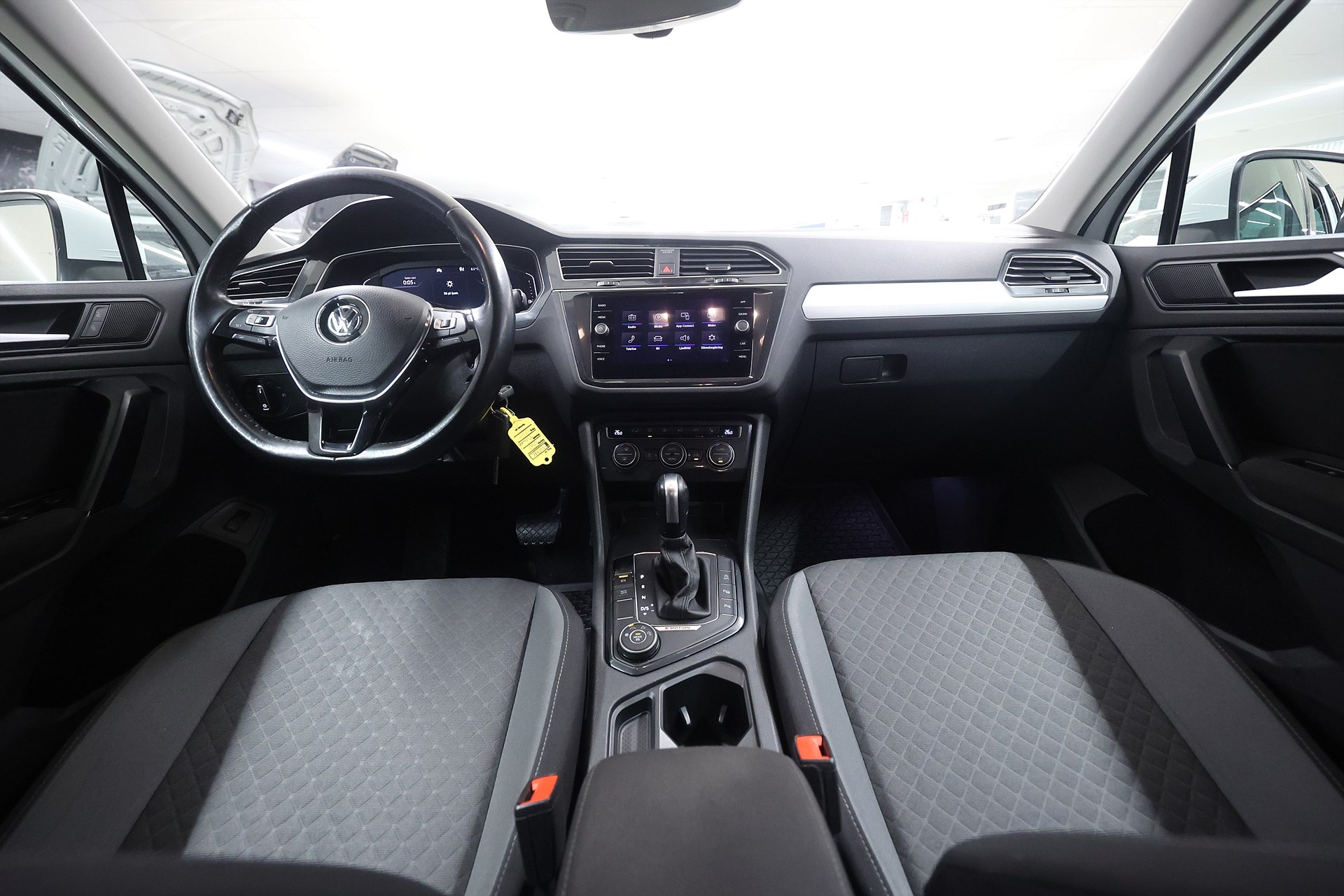 Volkswagen Tiguan 2.0 TSI 4M 190hk CarPlay B-Kamera Drag Värmare