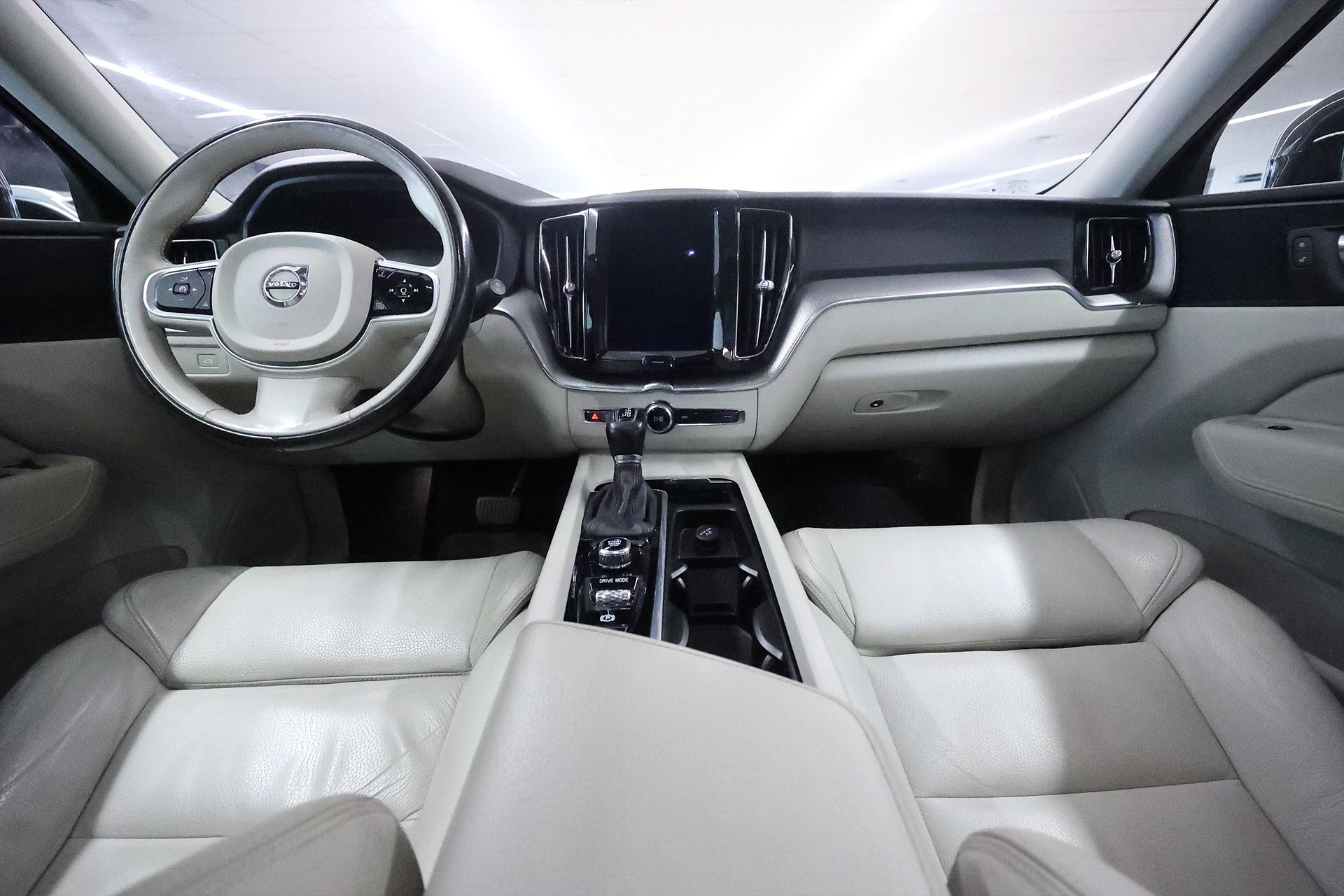 Volvo XC60 D4 AWD 190hk Inscription 360 Drag Värmare Navi