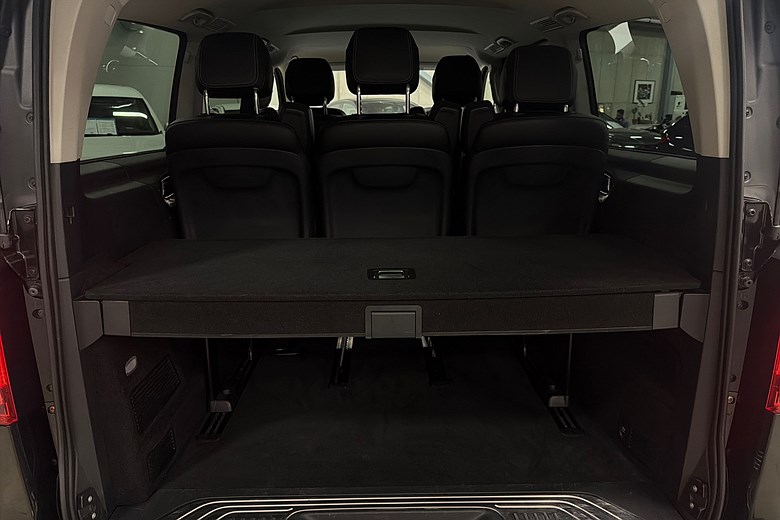 Mercedes-Benz V 250d 3.1t 7-sits Drag, Läder, Navi, Kamera 2014, svart – bild 24 av 25, begagnad hos Niber i Järfälla