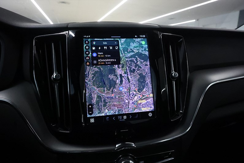 Volvo XC60 Recharge T6 AWD 350hk Core Pano Keyless Navi Drag