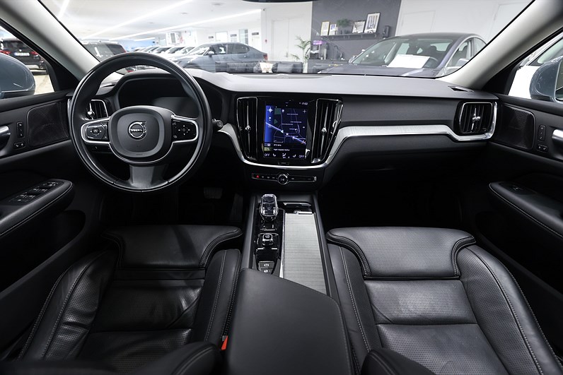 Volvo V60 B3 163hk Inscription H/K HUD Pano Massage 360 Drag