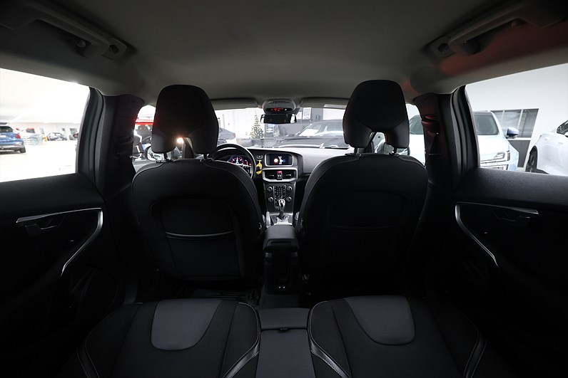 Volvo V40 D3 150hk *Hjulkampanj!* Momentum Drag Värmare