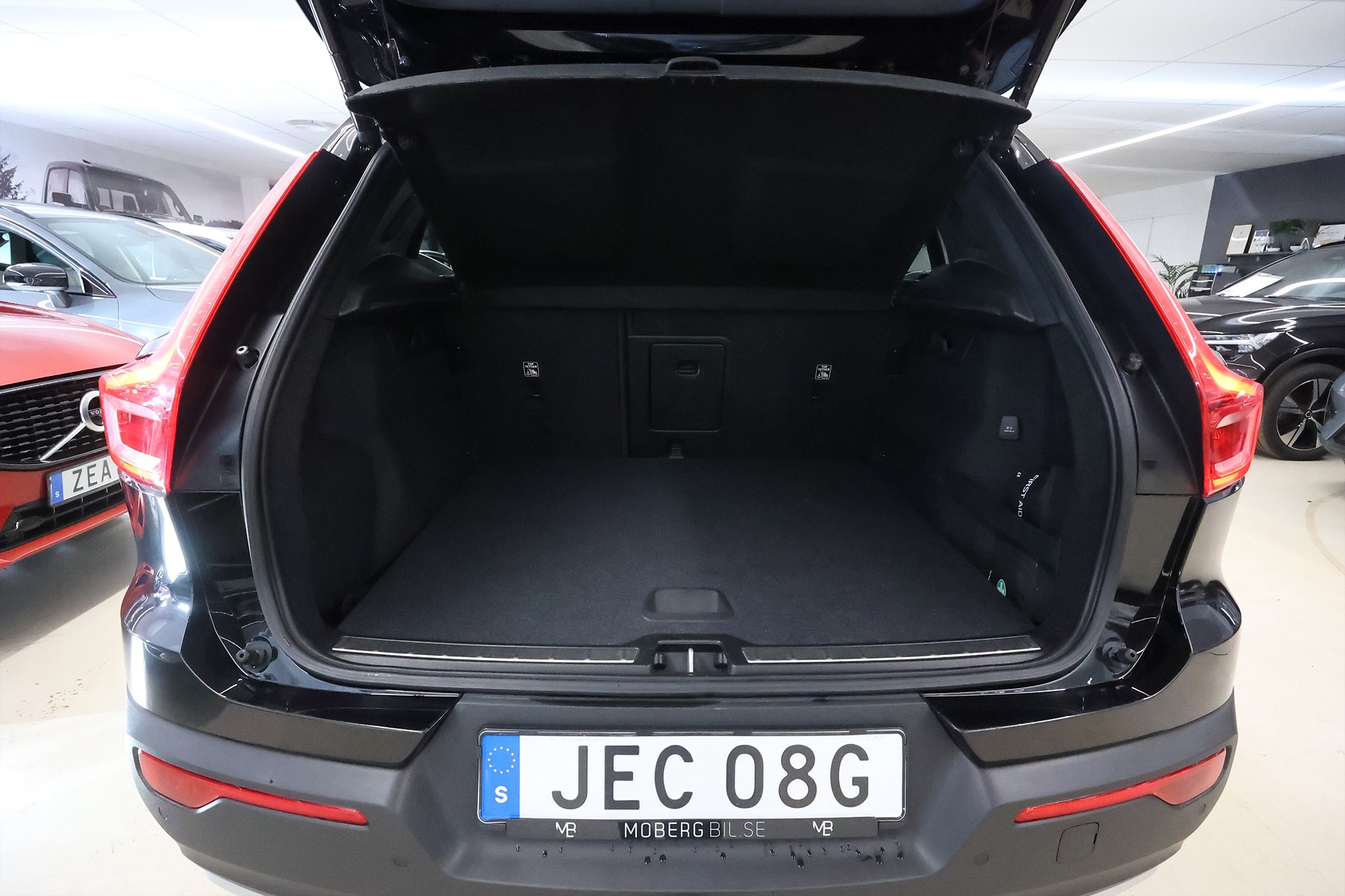 Volvo XC40 Recharge T4 DCT 211hk Inscription H/K Läder Keyless Drag