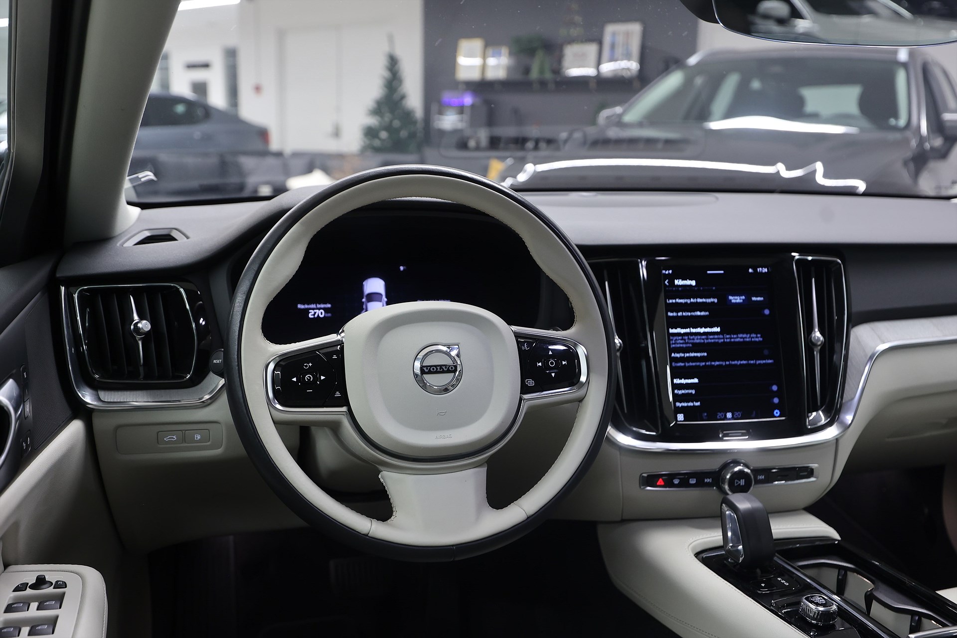 Volvo V60 Recharge T6 AWD 350hk Core Bright Skinn Drag