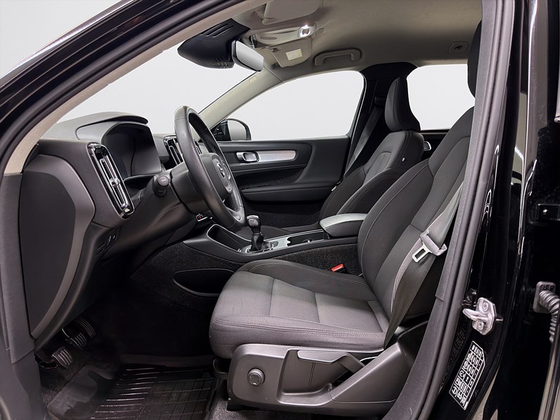 T2 Manuell 129hk Momentum PDC CarPlay
