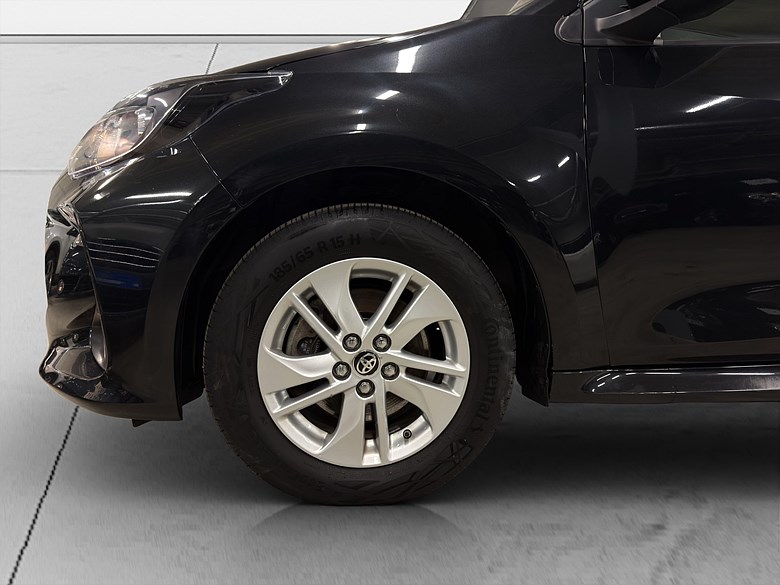 Toyota Yaris 1.5 Hybrid Backkamera ACC Rattvärme, MOMS 2024, svart – bild 20 av 20, begagnad hos Niber i Järfälla